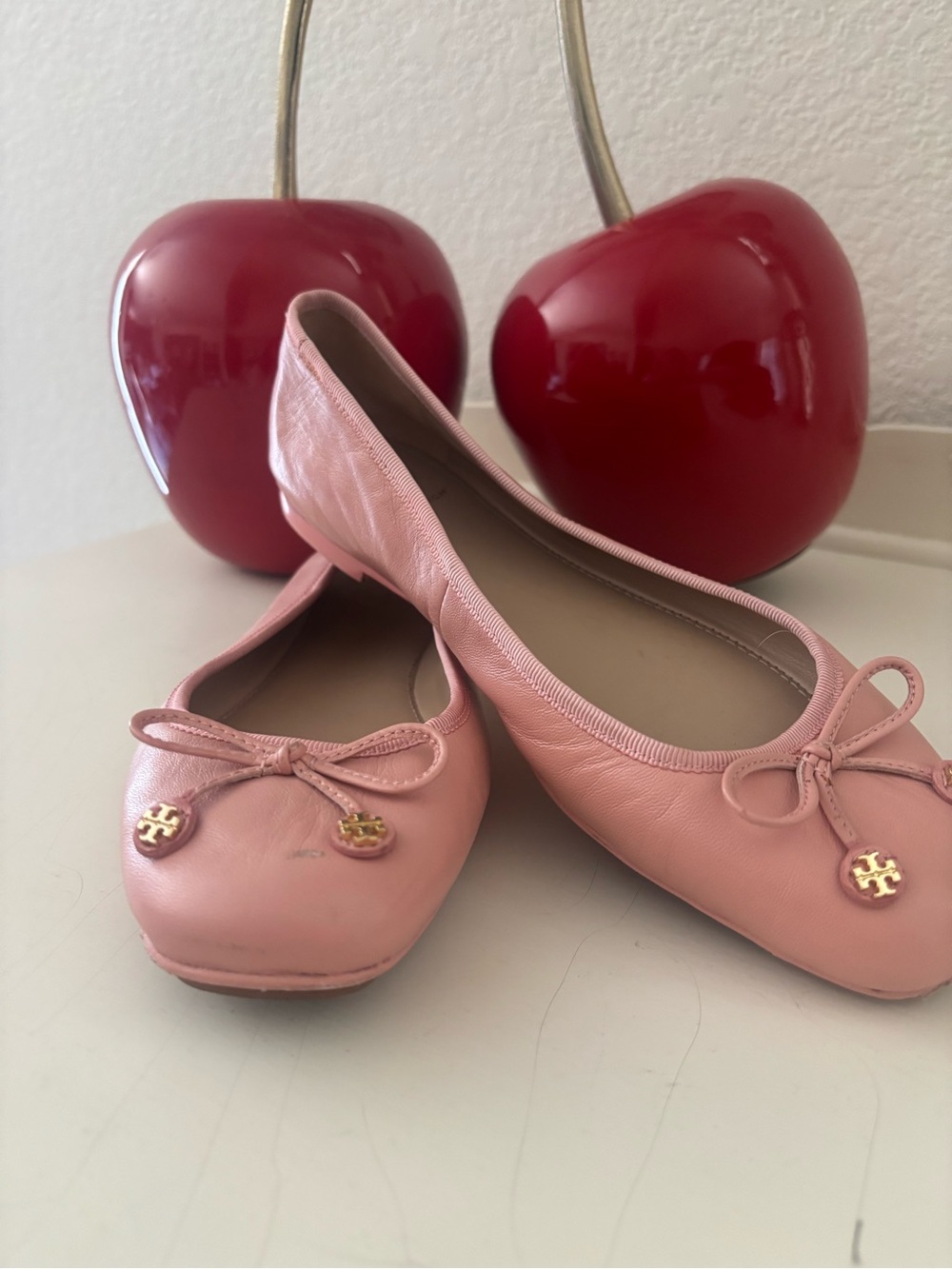 Tory Burch Dusty Pink Leather Ballet Flats with Gold Logo Charm